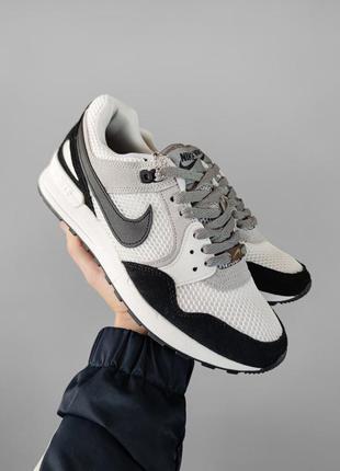 Кроссовки dark grey and peach nike lady sneakers black jeans