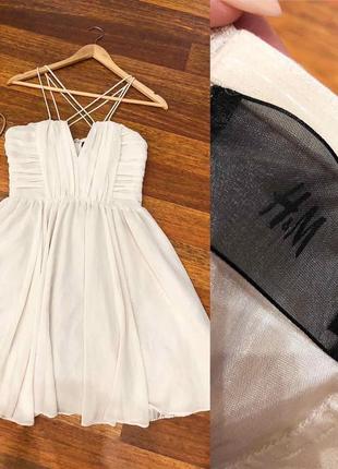 Є акція красивое изящное молочное платье h&m