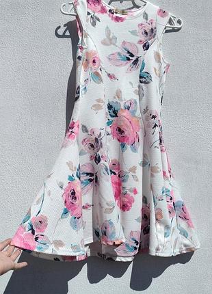 Є акція красивое цветочное платье new look cameo rose