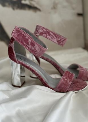 Босоніжки велюрові