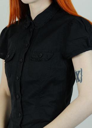 Рубашка черная приталенная с коротким рукавом блуза хлопок топ футболка винтаж винтажная готическая лолита воланы рюши в стиле bodyline officecore4 фото