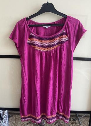 Футболка фуксія з орнаментом