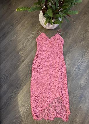 Стильний жіночий сарафан з мережива на тонких бретелях