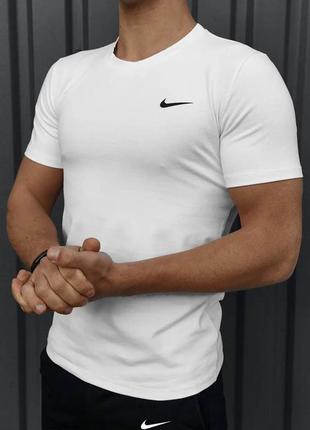 Мужской стильный спортивный костюм nike