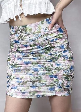 Коротка спідниця з квітковим принтом missguided