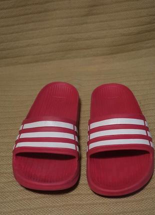 Легкие фирменные шлепанцы - сланцы цвета фуксии adidas duramo k5/ 36 р. (24 см)
