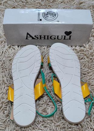 Яскраві жіночі босоніжки