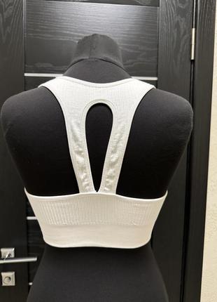 Топ спортивний білосніжний в рубчик