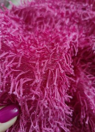 Миниатюрное розовое мини-платье с блестками из искусственных перьев7 фото