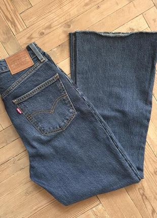 Сині кльошні джинси кльош levi's premium 70's high flare висока посадка талія кльошні джинси levi's9 фото