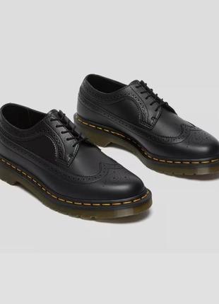 Кожаные черные туфли броги dr. martens 3989 brogue shoes лоферы dr. martens3 фото