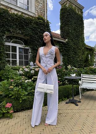 Лляний брючний костюм у смужку з квіткою у комплекті