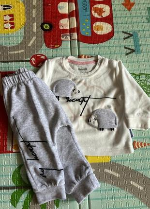 Костюмчик гарний