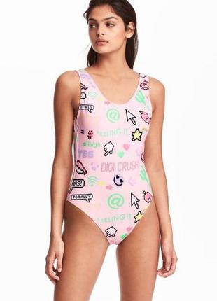Сплошной розовый принтованный купальник h&m, xs/s