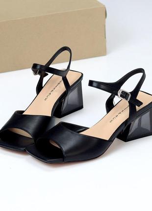 Женские черные босоножки на прозрачных каблуках
