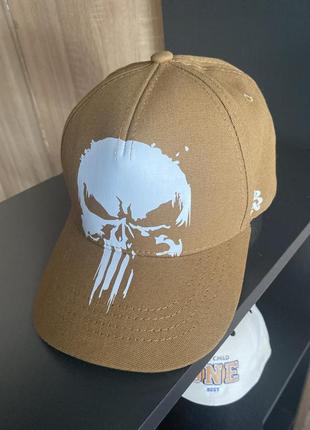 Бейсболка со стильным принтом