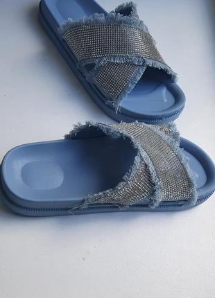Блестящие шлепанцы