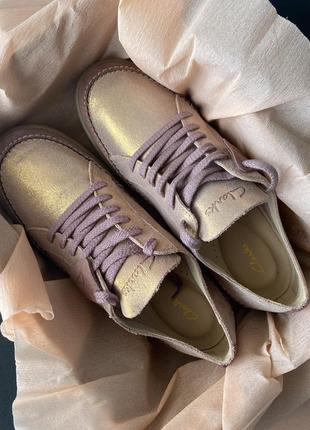 Женские кеды натуральная кожа clarks цвет розовый хамелеон толстая подошва ортопедическая стелька