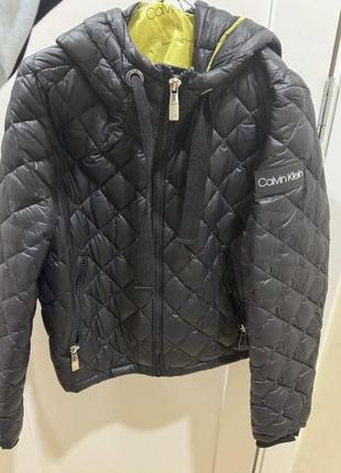Тонкая куртка calvin klein ветровка оригинал пух перьев