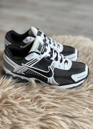 Женские кроссвоки nike zoom vomero 5 black2 фото