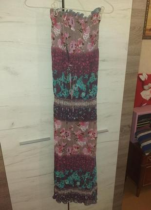 Шифоновое платье. на груди на резинке.  на талии тоже присборено. ручная работа