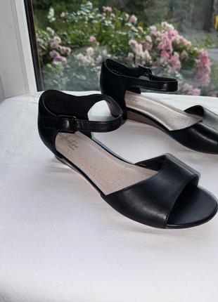 Босоніжки *clarks* шкіра камбоджа р.38 (25.00см)
