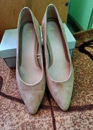 Жіночі бежеві замшеві туфлі лодочки 42 розміру