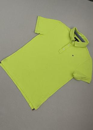 Яркая тенниска