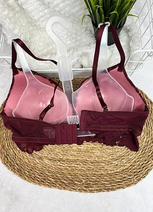 Хороший кружевной бюстгальтер hunkemoller