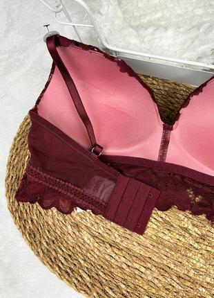 Хороший кружевной бюстгальтер hunkemoller