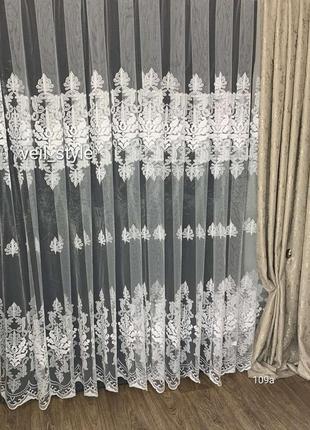 Тюль цвета айвори с нежной вышивкой, на остатке  5 м
