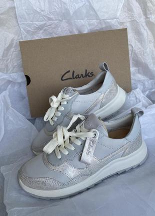 Женские кроссовки clarks натуральная кожа + текстиль ортопедическая стелька цвет серебро