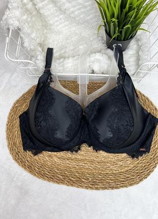 Розкішний чорний атласний бюстгальтер hunkemoller