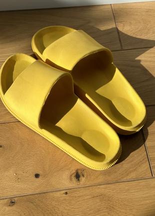 Жовті гумові шльопки резинові сланци з ортопедичною формою шльопанці