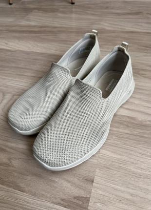 Кроссовки sketchers