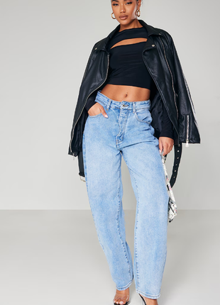 Черный облегающий топ с вырезом спереди и длинными рукавами