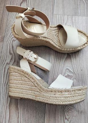 Босоніжки zara