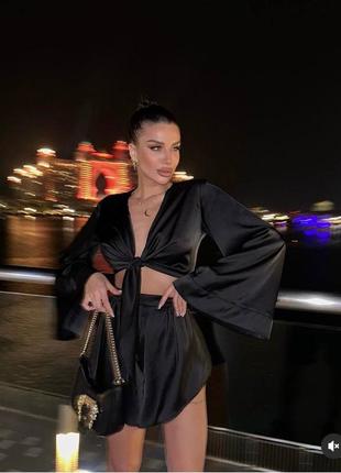 Шелковый костюм рубашка с шортами