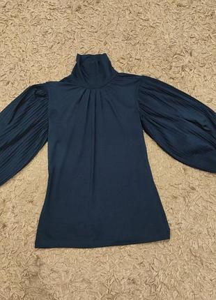 Блуза з об'ємними рукавичками