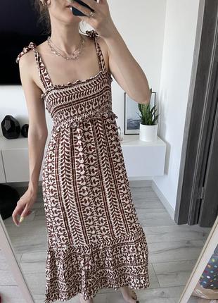 Платье длинное летнее макси сарафан на резинке жатка бело коричневое платье трапеция на завязках