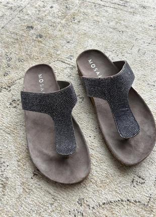 Шльопки, вʼєтнамки, сандалі, босоніжки