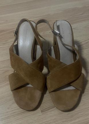 Босоніжки жіночі