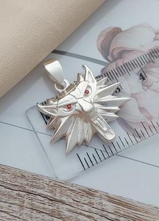 Подвеска серебряная ведьмак с красными фианитами для цепочки или шнура8 фото