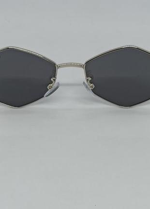 Очки в стиле celine женские солнцезащитные ромбовидные черные в серебристой металлической оправе7 фото
