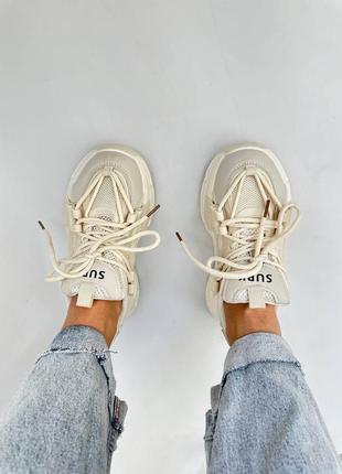 Женские бежевые кроссовки из экокожи.8 фото