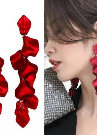 Сережки довги червоні пелюстки
