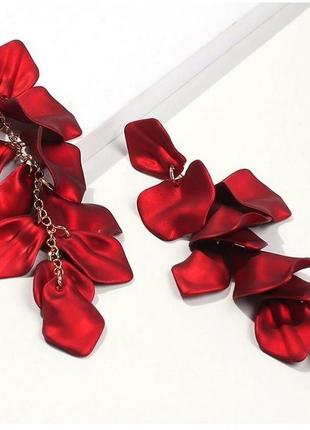 Сережки довги червоні пелюстки