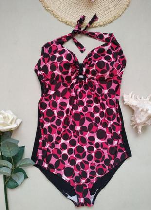 Яркий слитный купальник