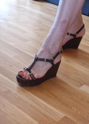 Босоножки италия кожаные