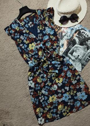 Красивое цветочное платье с рюшами и поясом / платье / сарафан
